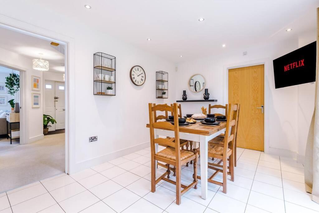 Holiday home Luxurious Cosy 4br Cheshire Saughall