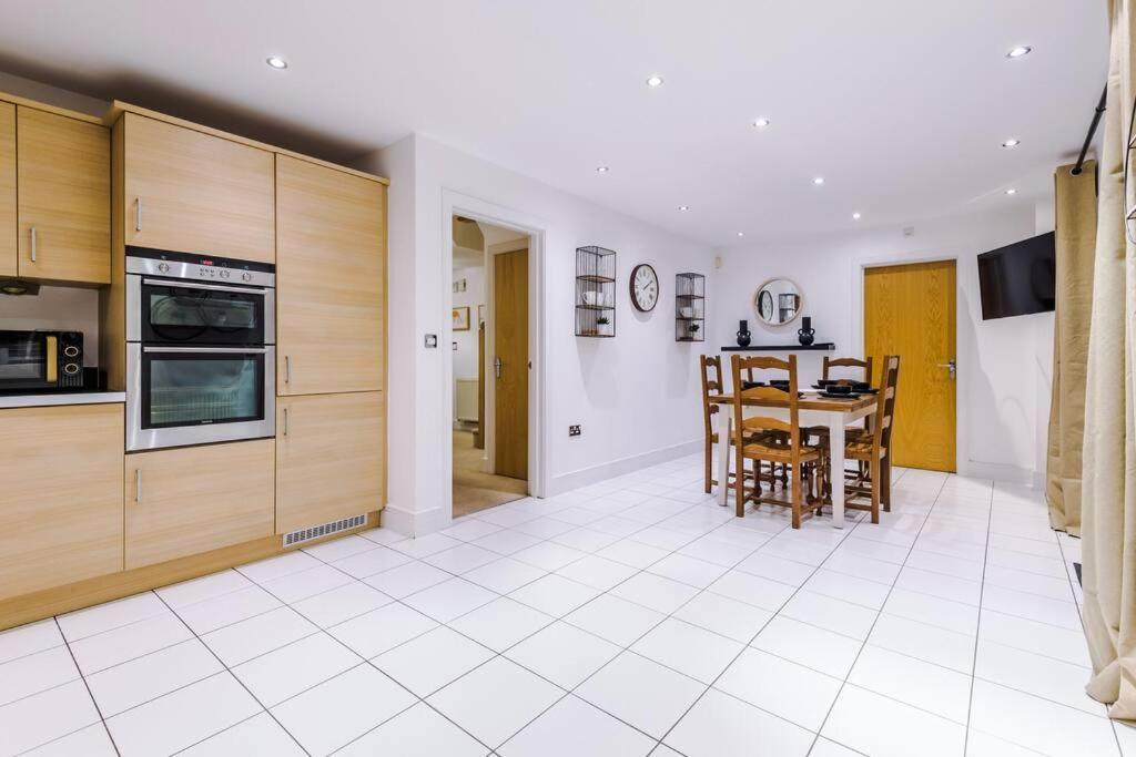Luxurious Cosy 4br Cheshire Holiday home Saughall
